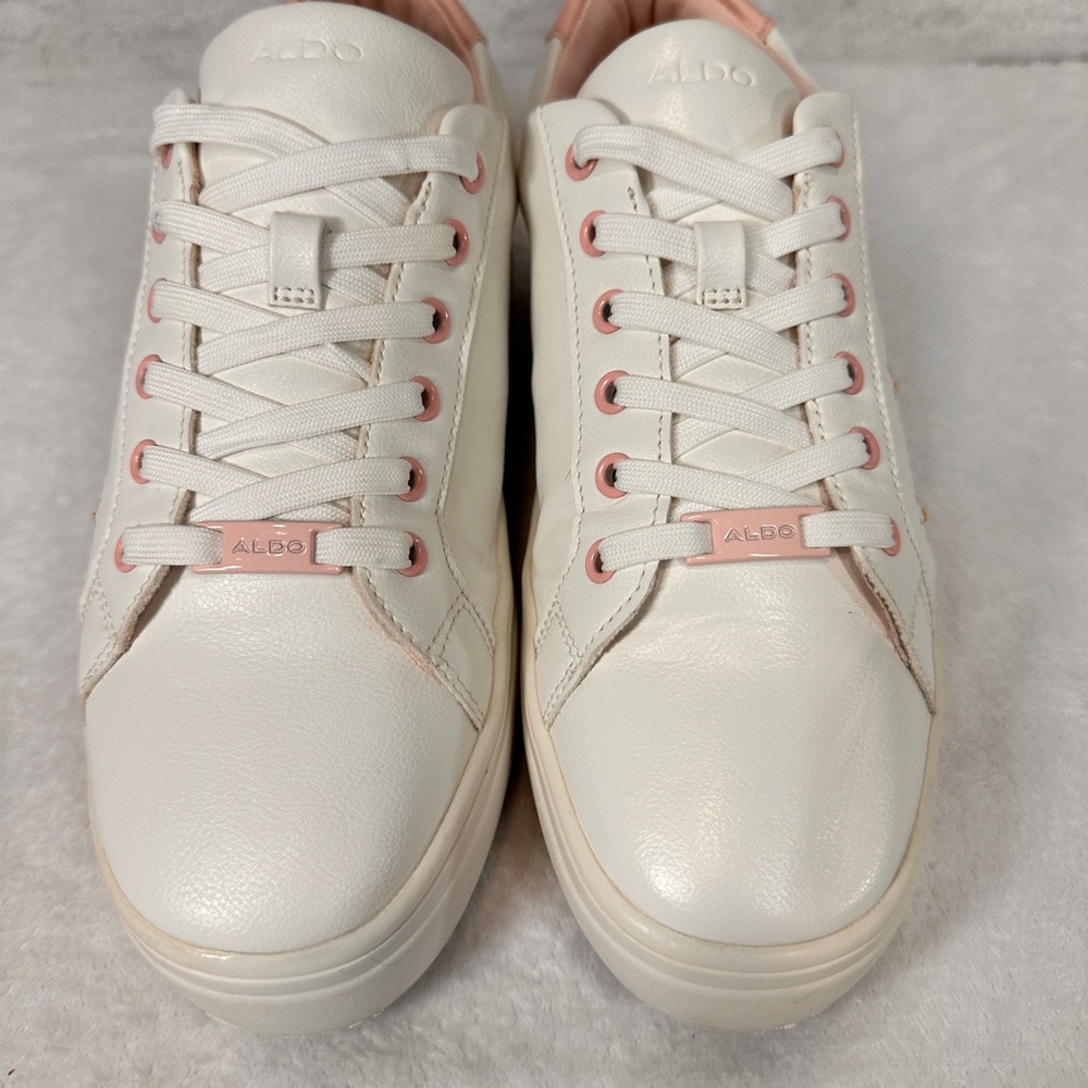 ALDO Women Meadow Embroidered White Daisy’s Low Top Sneaker Casual Spring Time